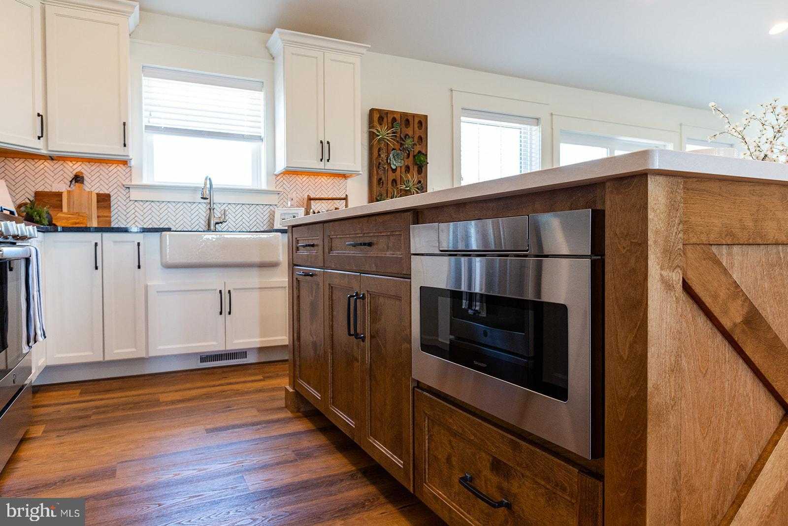 324 Greenwood Dr photo 9