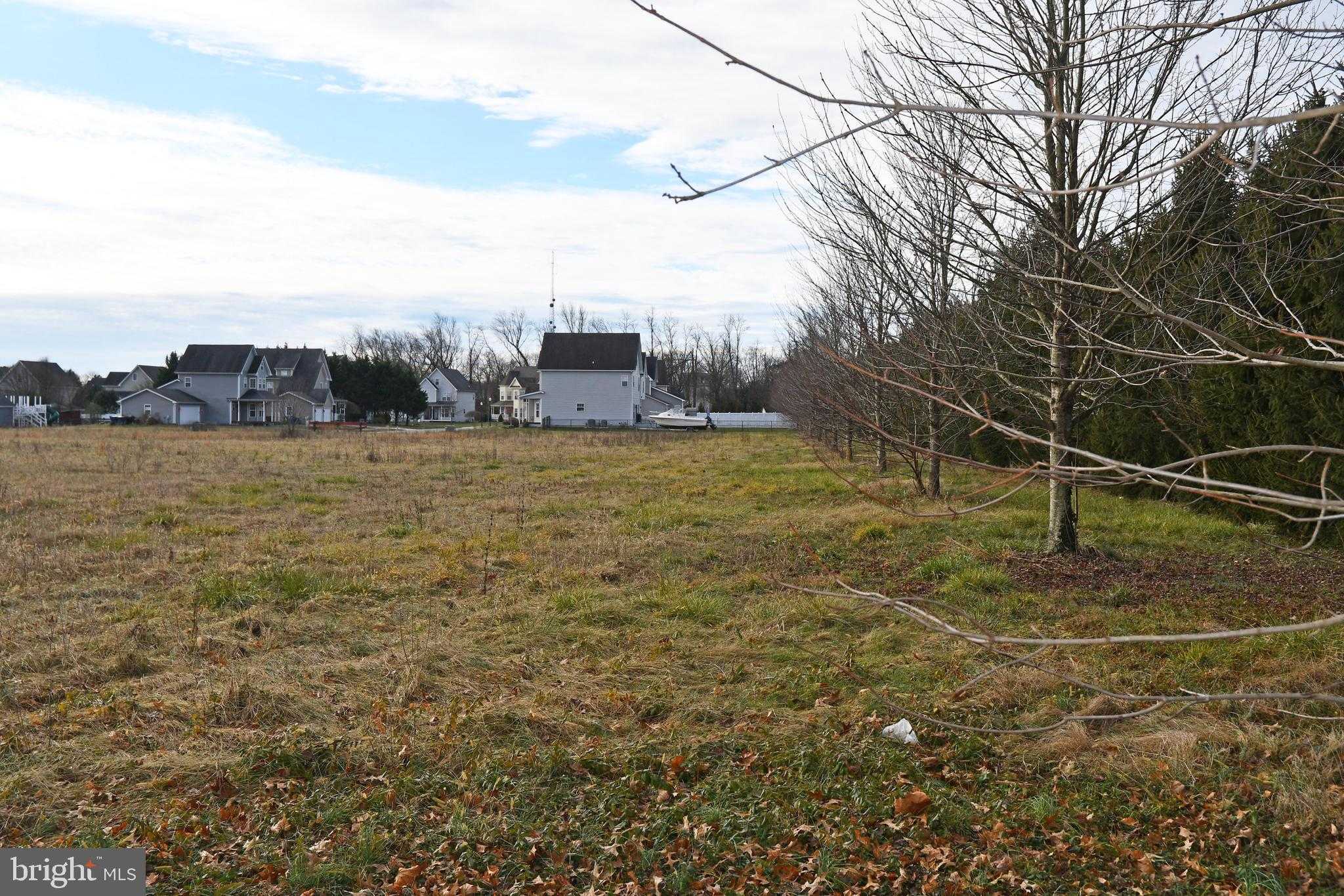 N Bohemia Ave photo 3