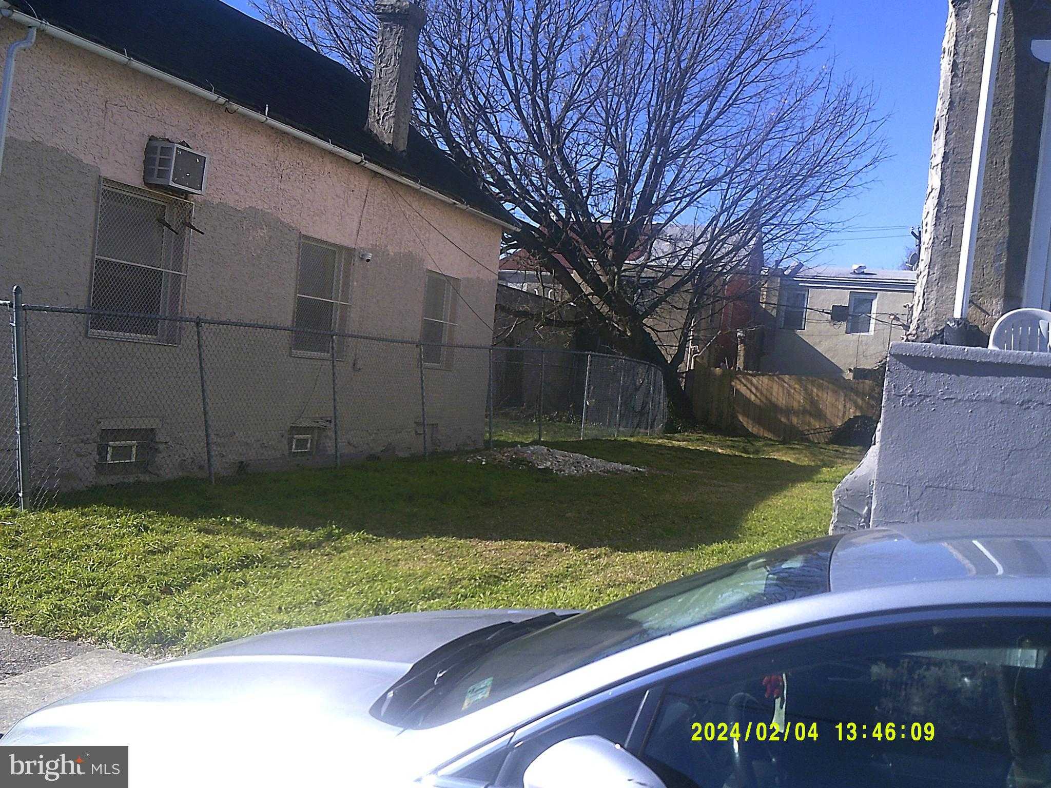 6142 N Woodstock St photo 3