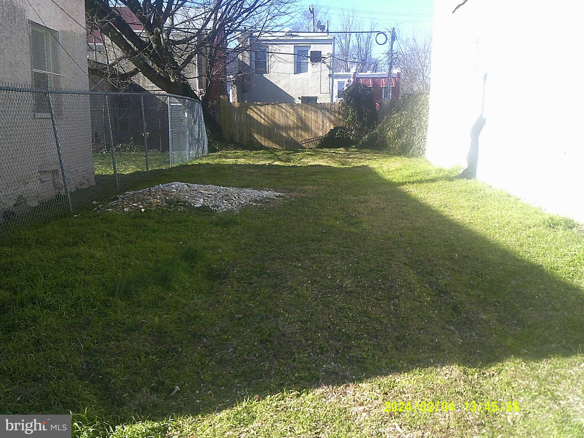 6142 N Woodstock St photo 5