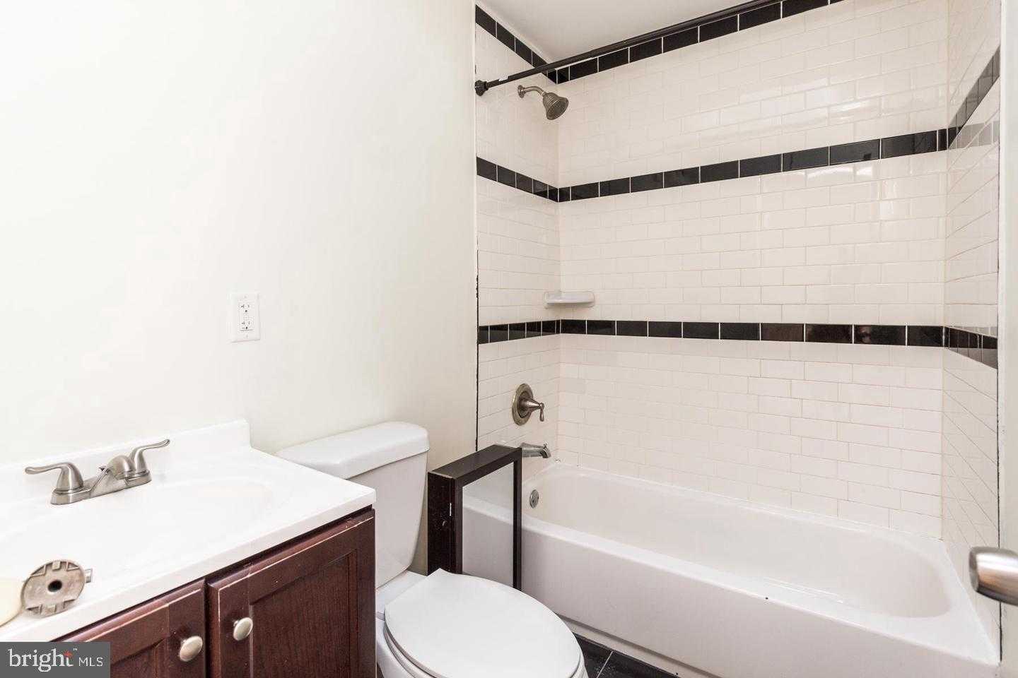 419 E Upsal St photo 20