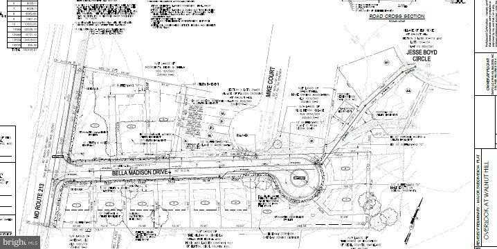 916 N Bridge St photo 2