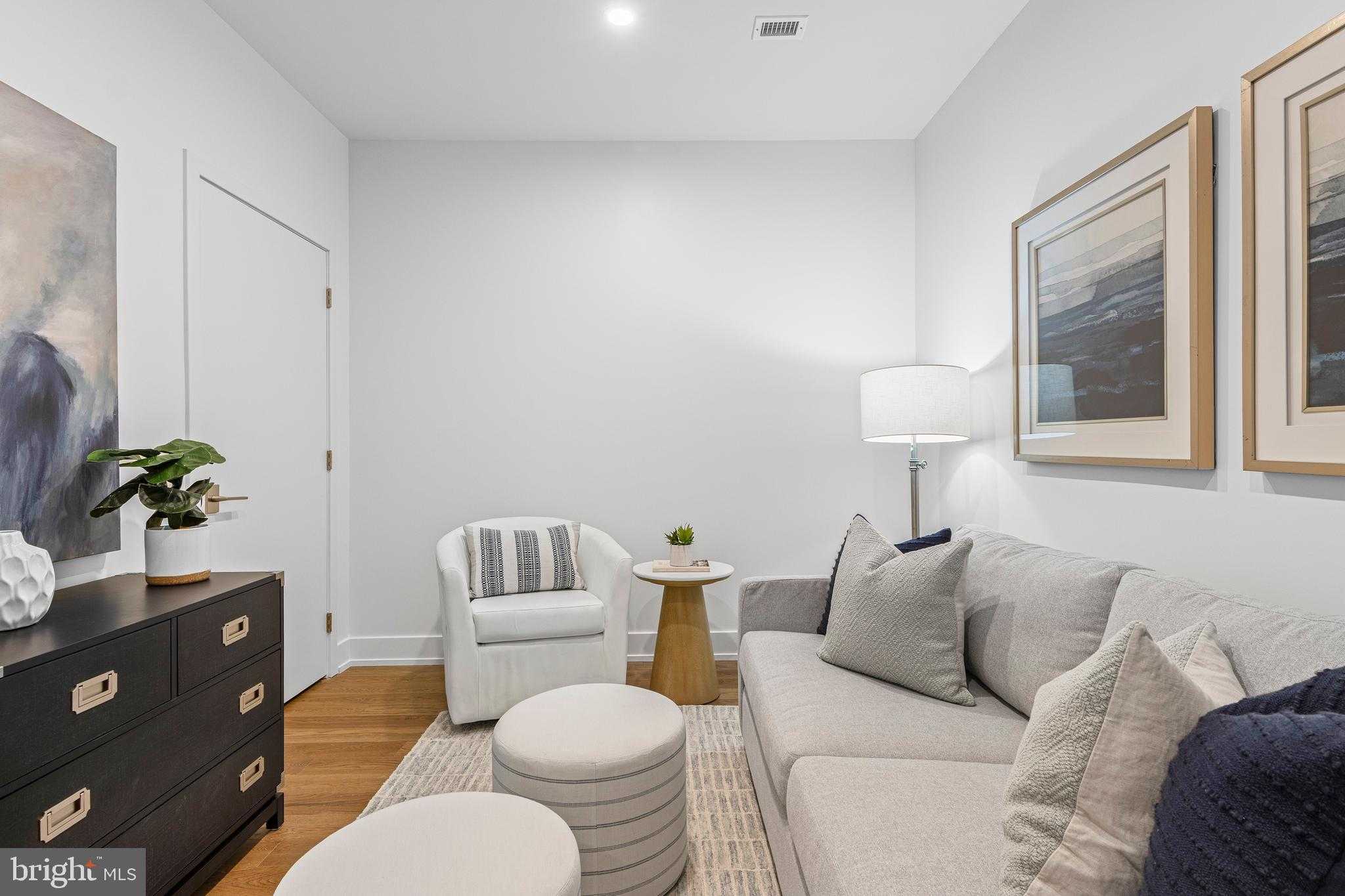 110 Park Ave photo 19