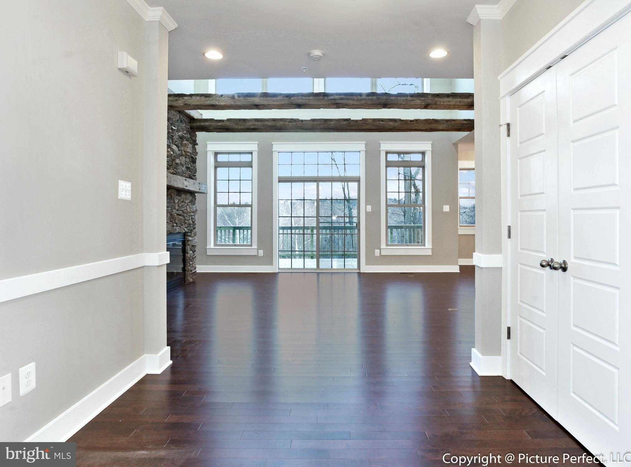 19507 Fisher Ave photo 3