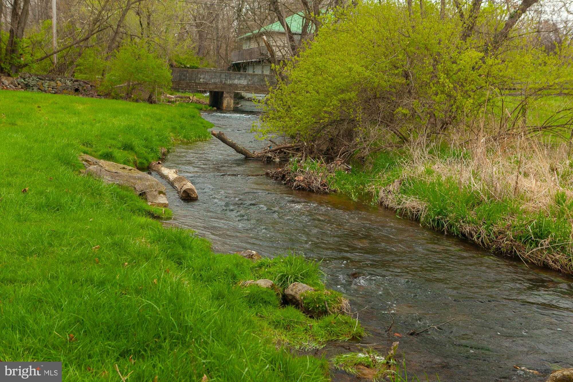 123 Old Mill Rd photo 3