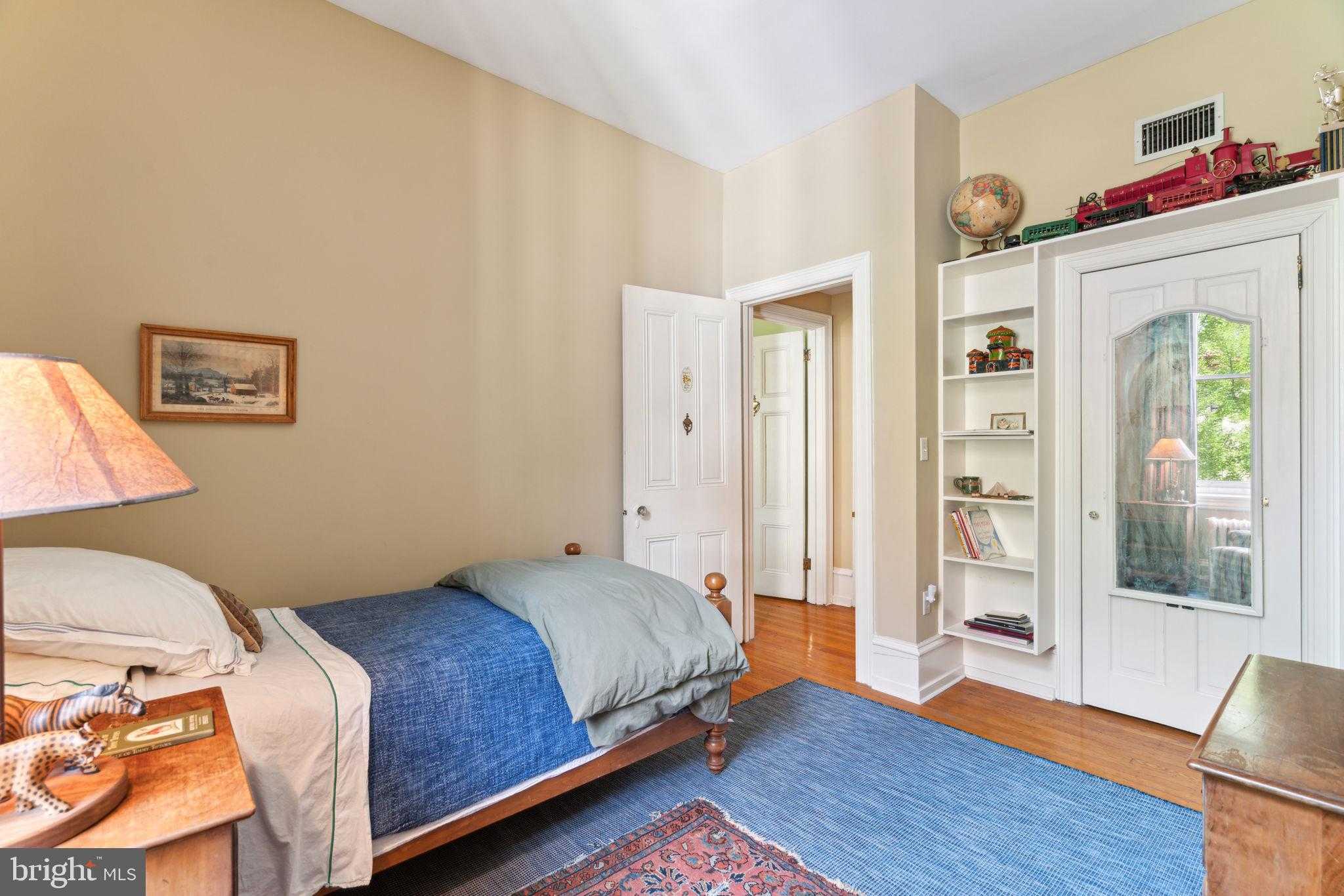 2212 Saint James Pl photo 37