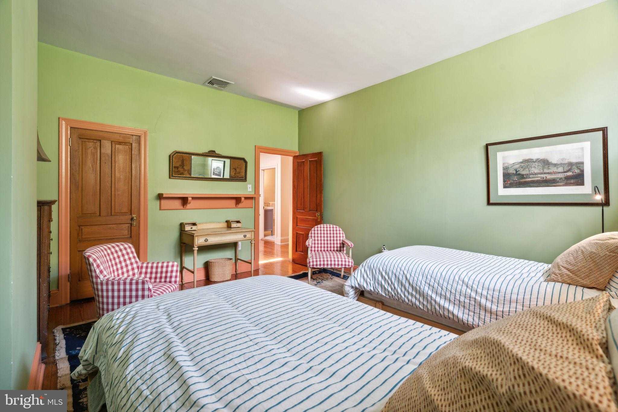 2212 Saint James Pl photo 50