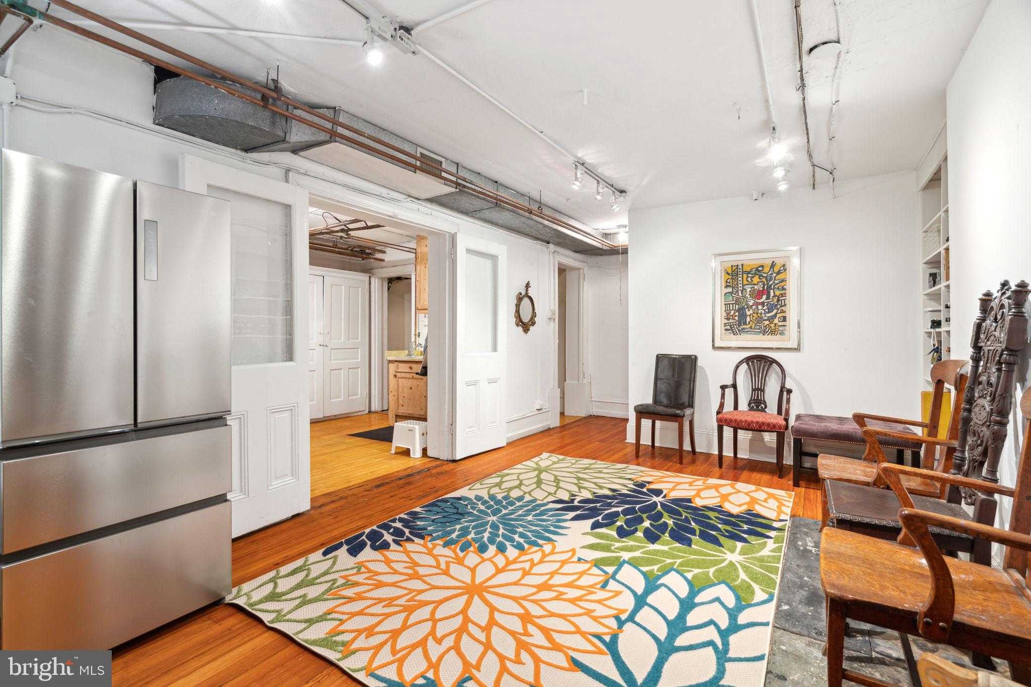 2212 Saint James Pl photo 59