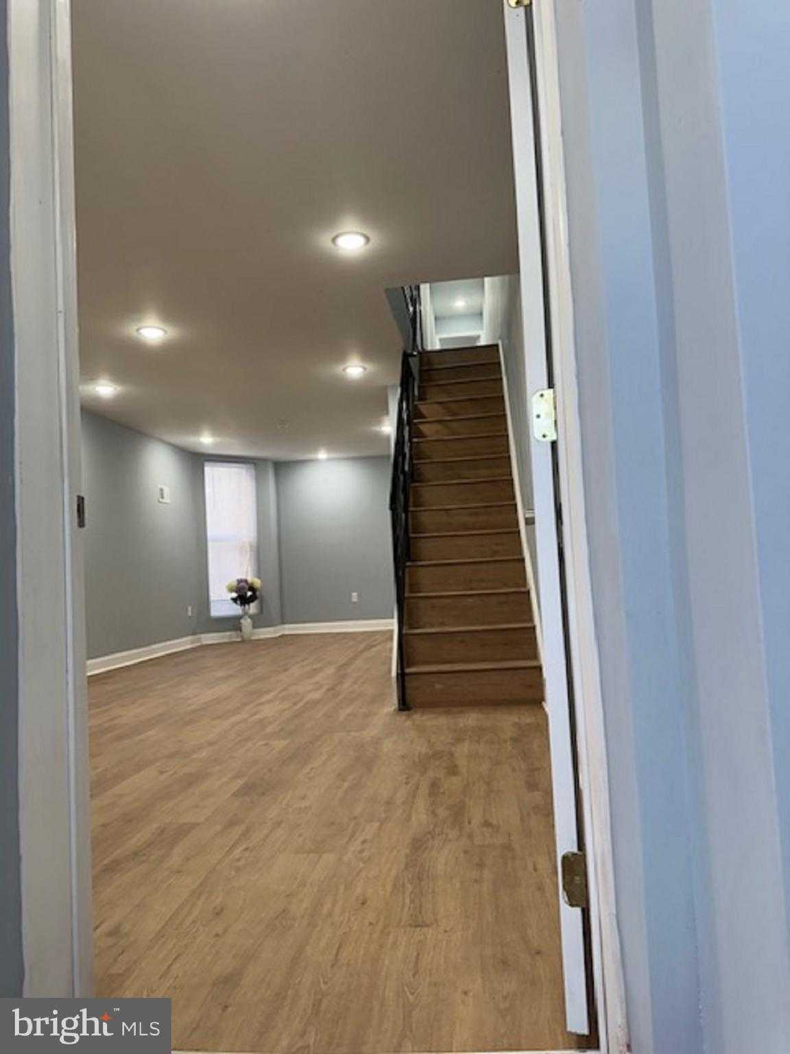 5518 Larchwood Ave photo 2