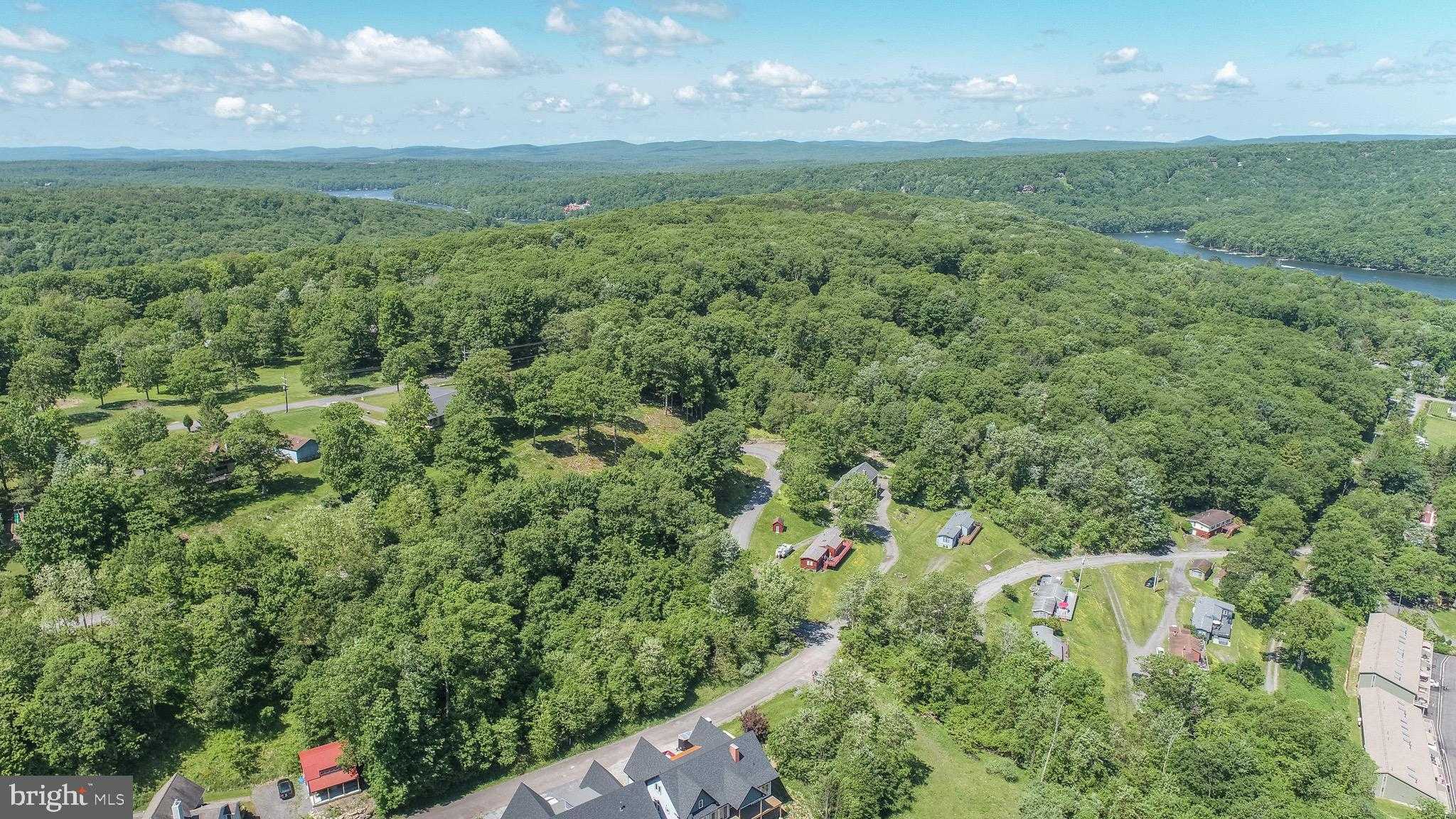 2 Overlook Dr photo 3