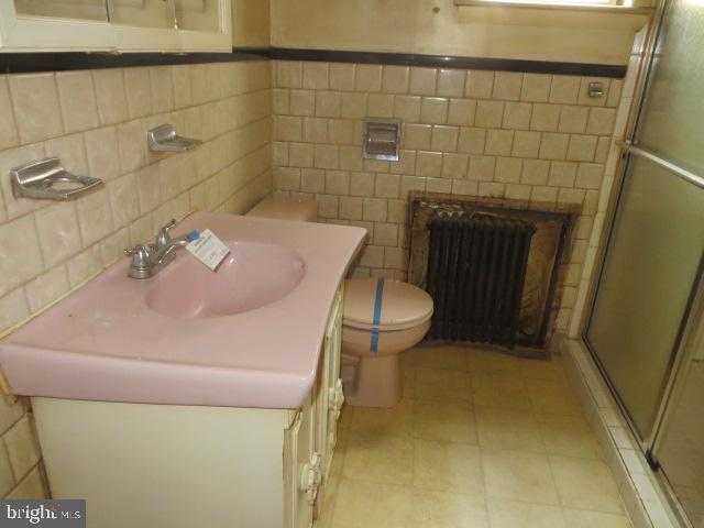 747 Clymer St photo 9