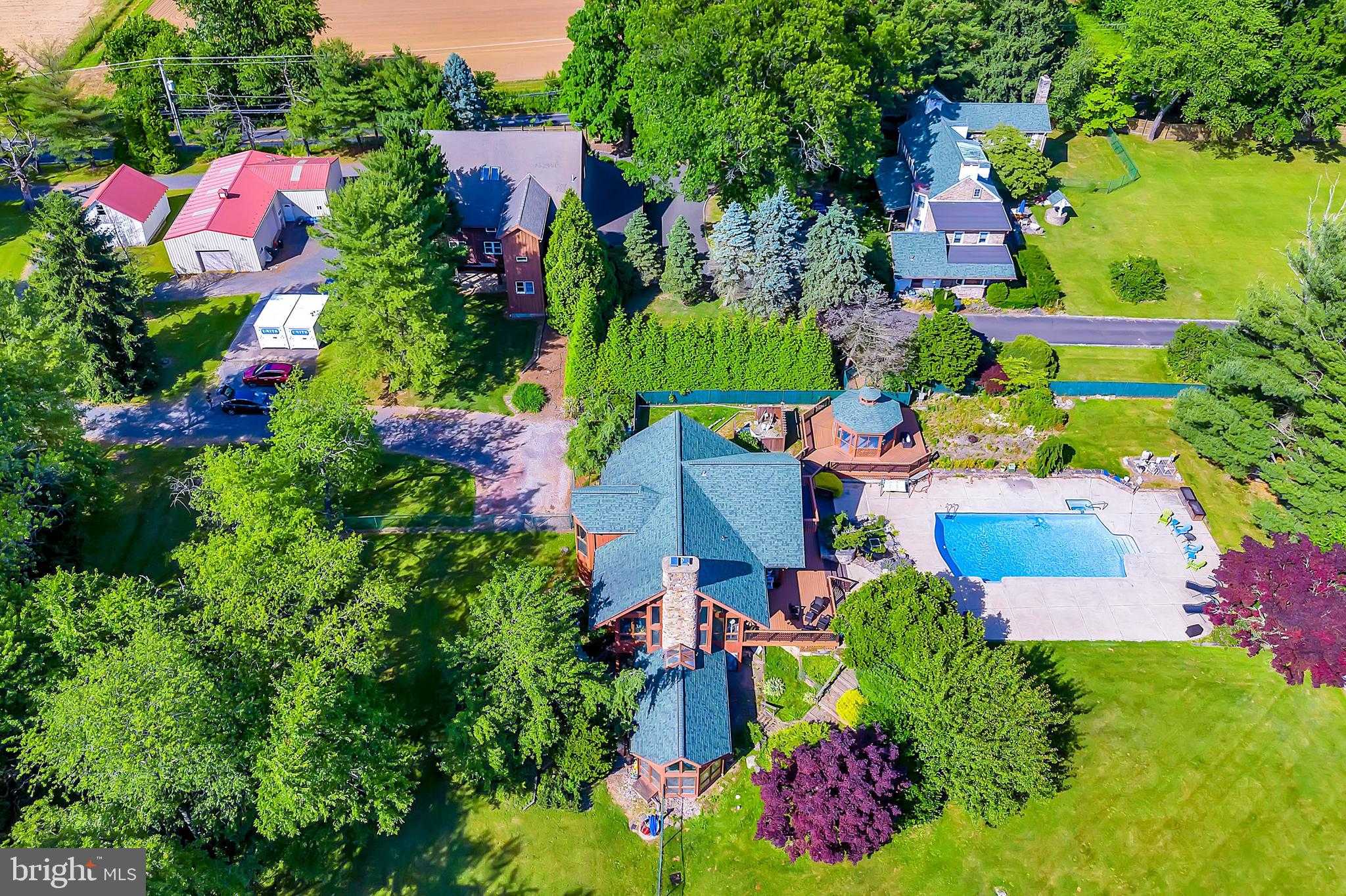 636 Almshouse Rd photo 2