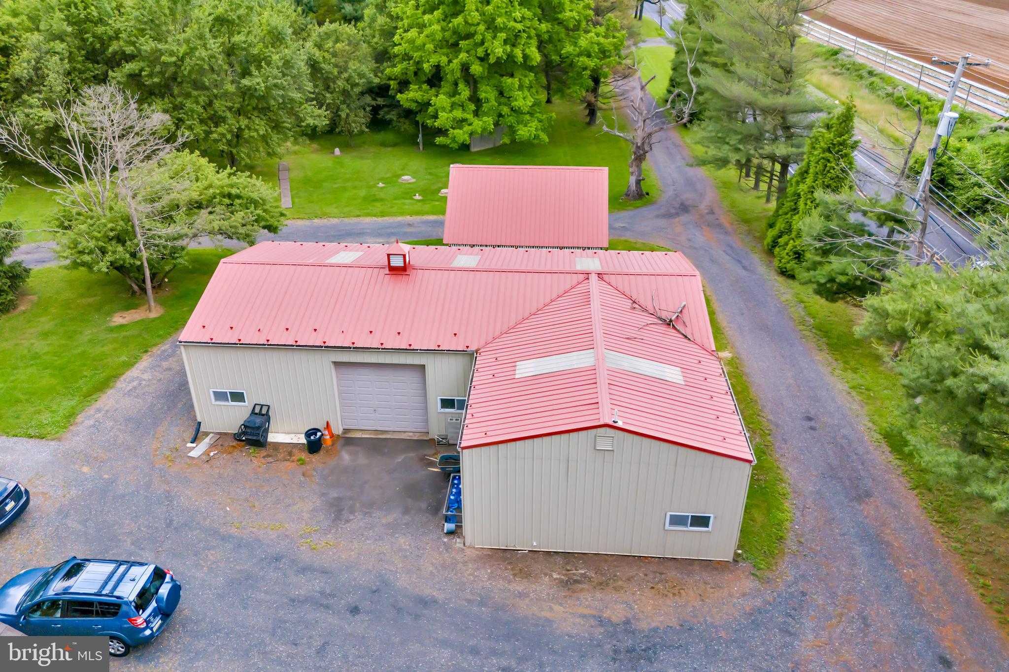 636 Almshouse Rd photo 88