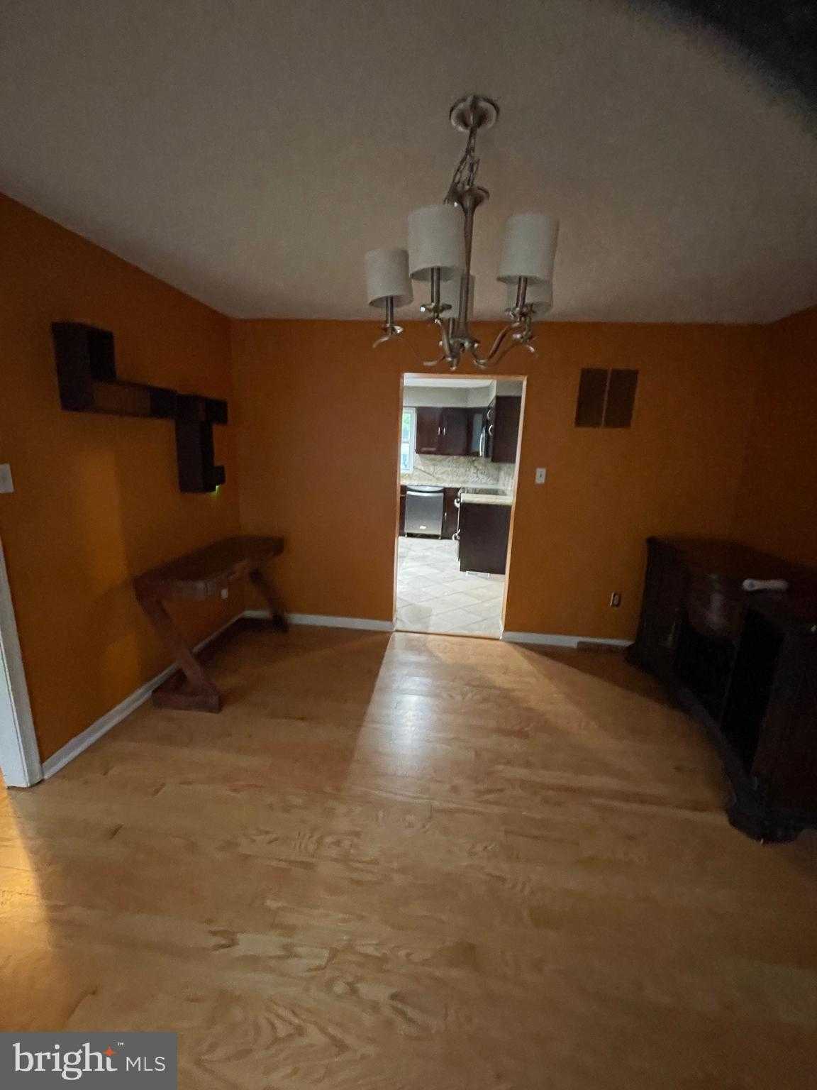 8405 Hardwick CT photo 4