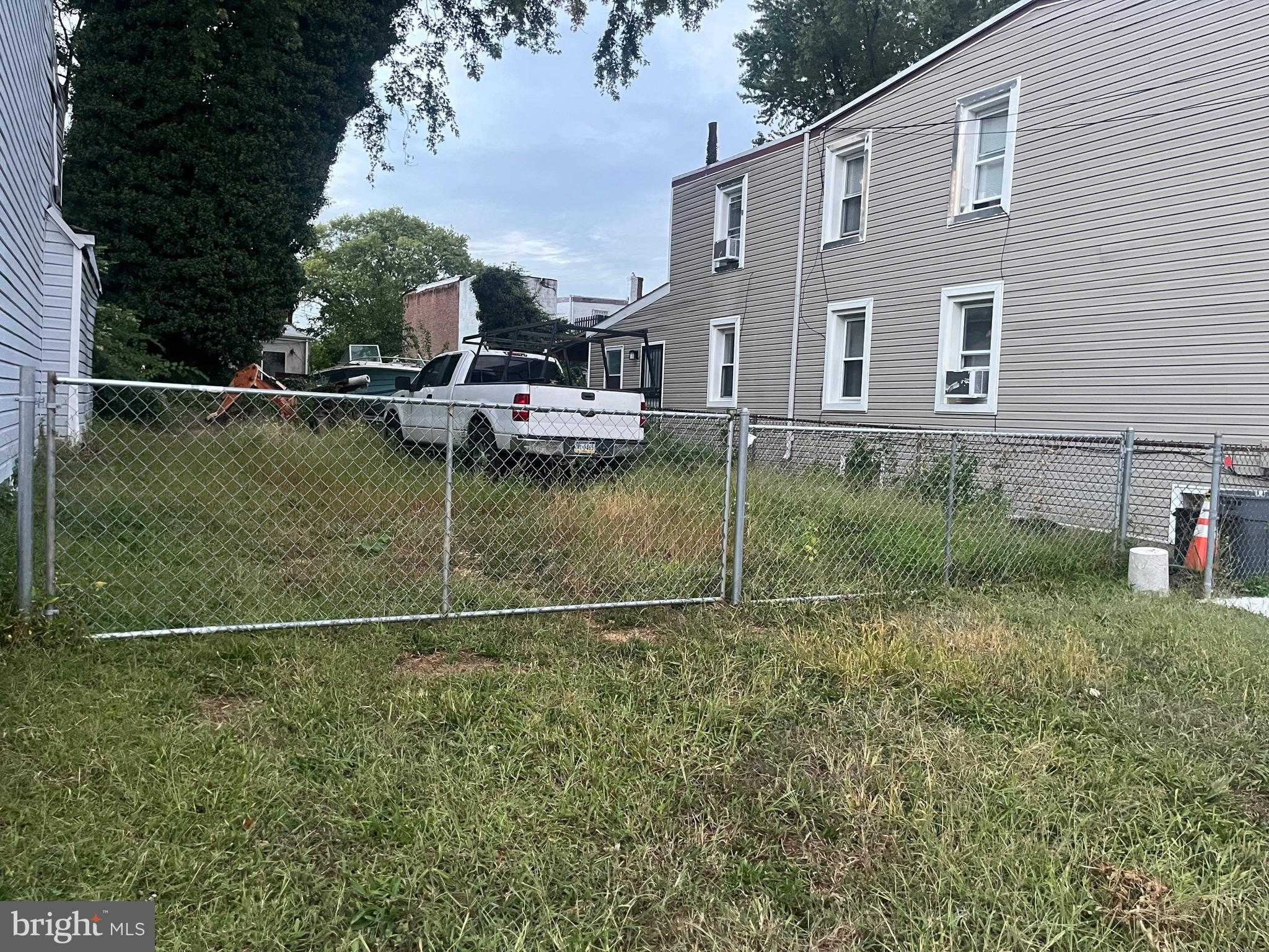 221 N 9th St photo 2