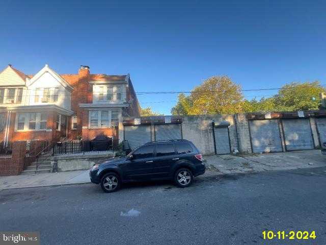 5426 Trinity St photo 9