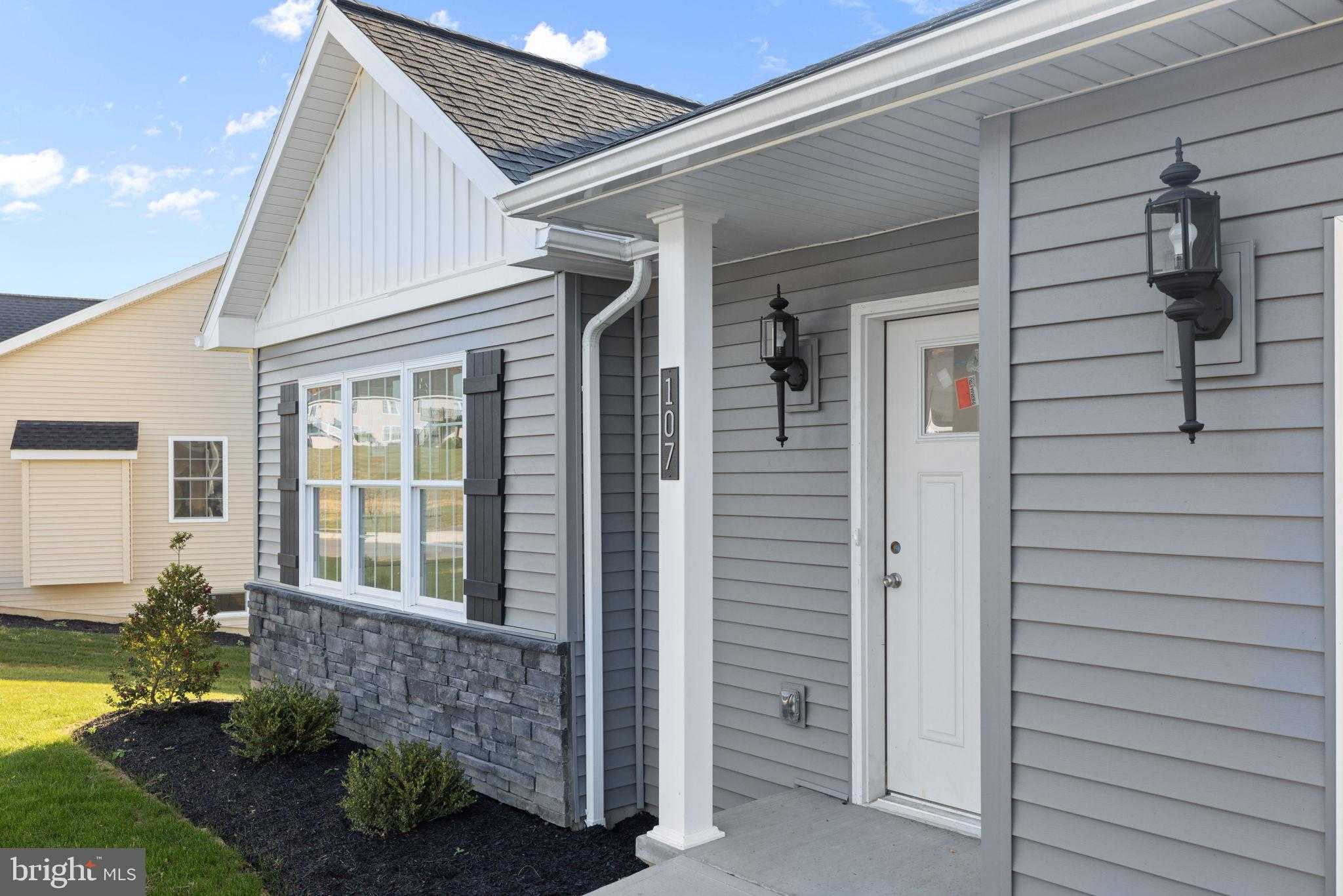 107 St Andrews Way photo 4