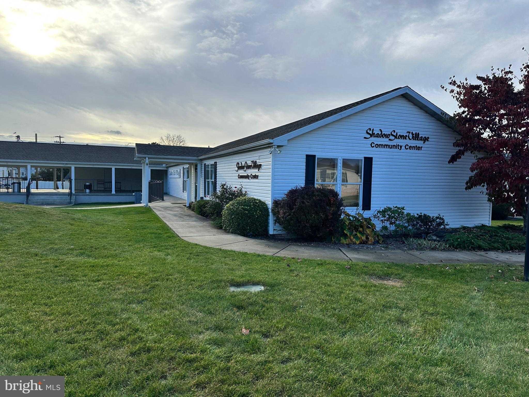 13 Evergreen Aly photo 22