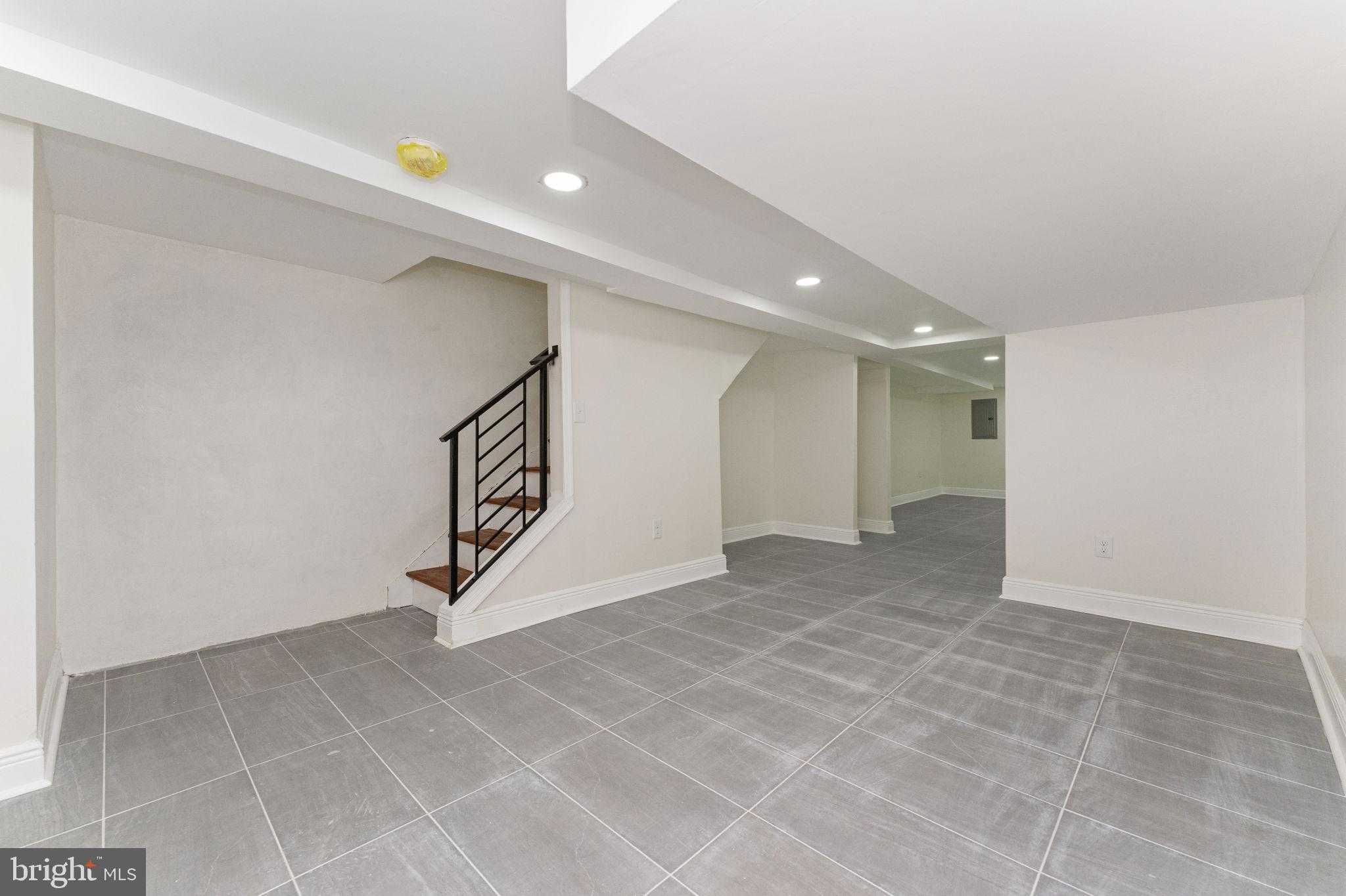 5426 Webster St photo 25