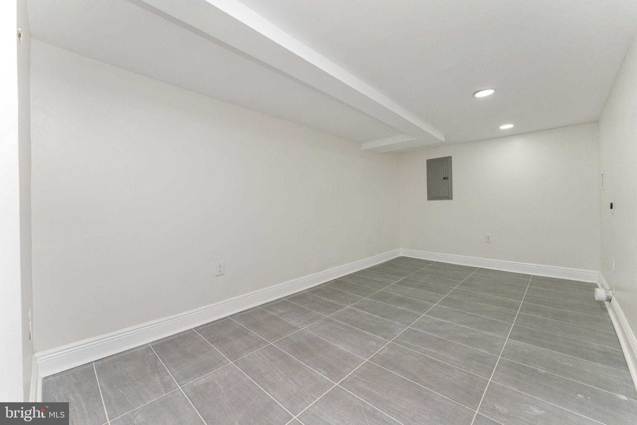 5426 Webster St photo 28