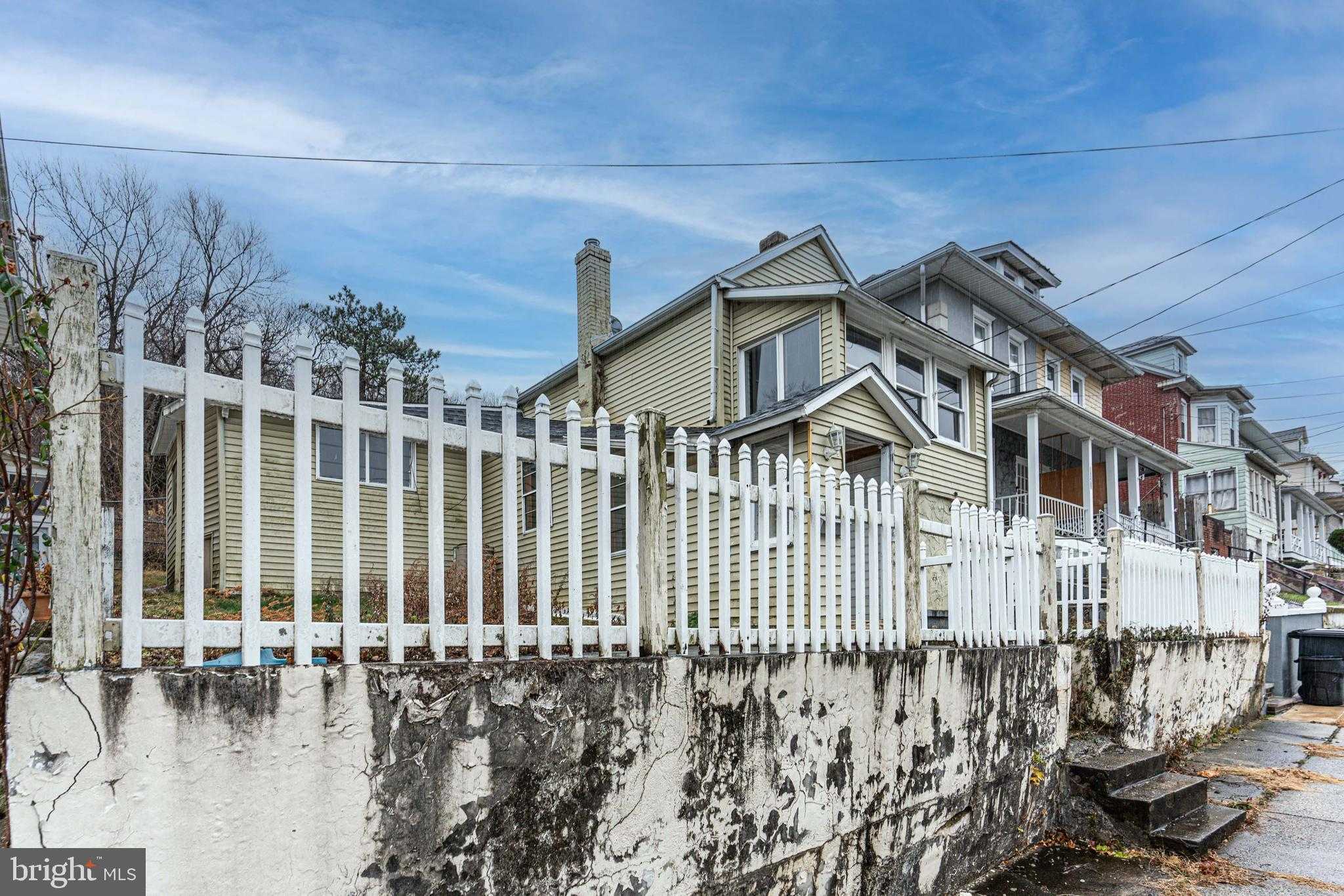 1330 E 6th St photo 5