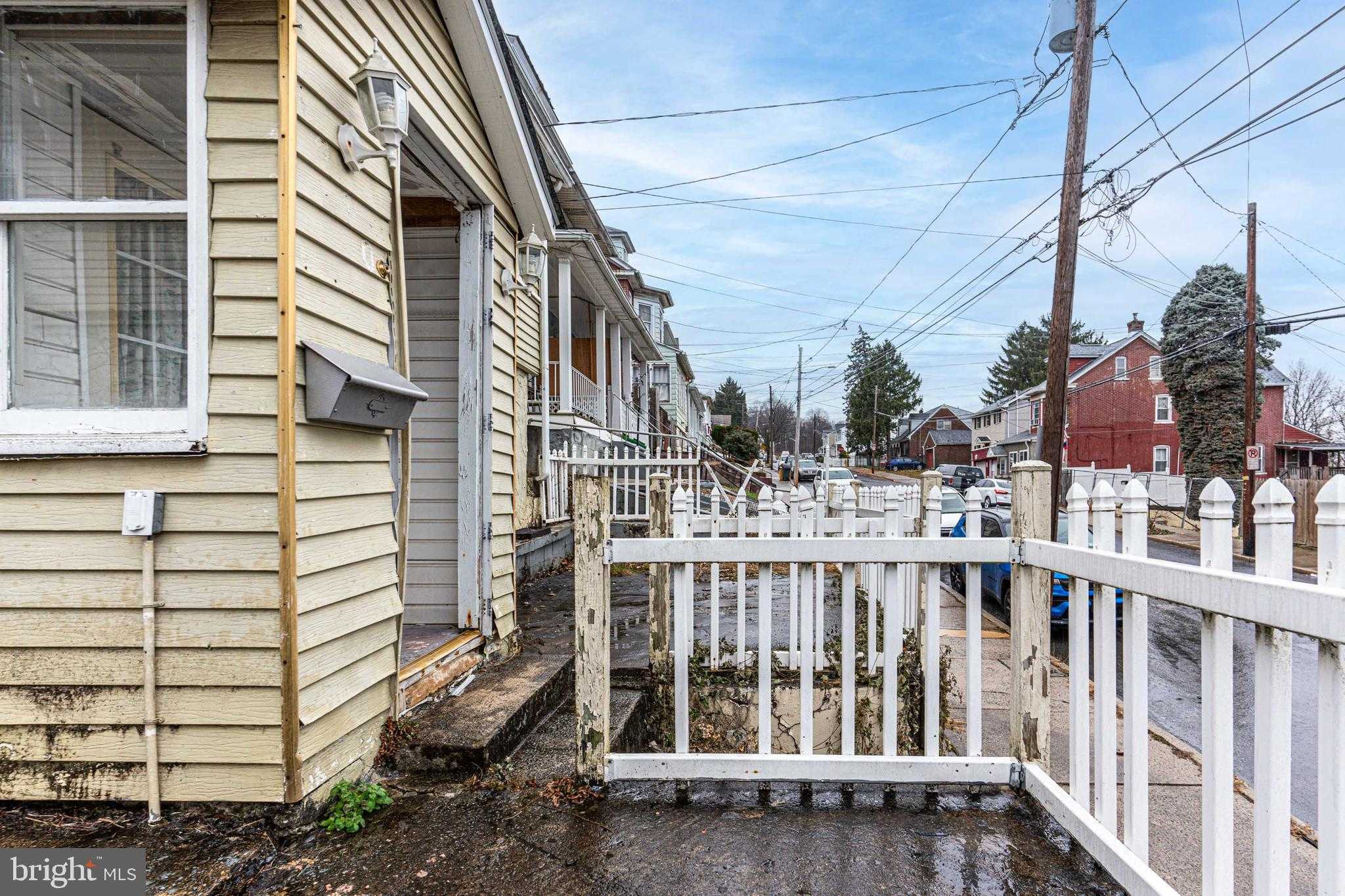 1330 E 6th St photo 9