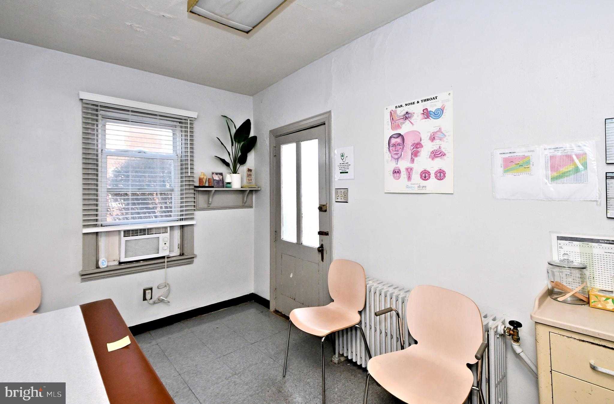 105 S Main St photo 18