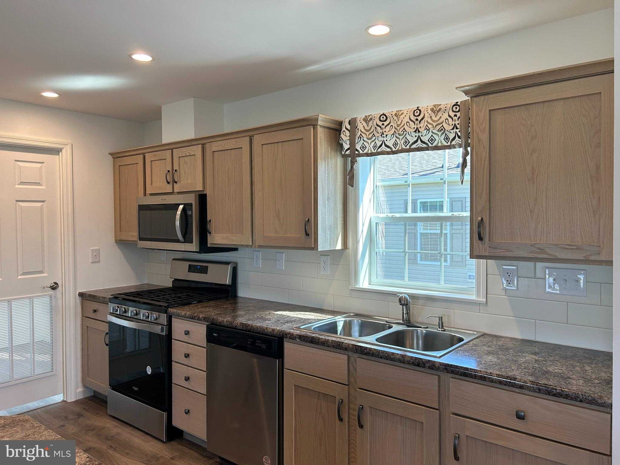 466 Eastwood Ln photo 7