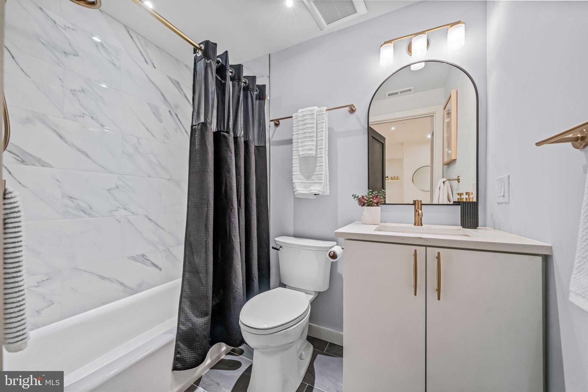 219 S 18th St # 309 photo 34