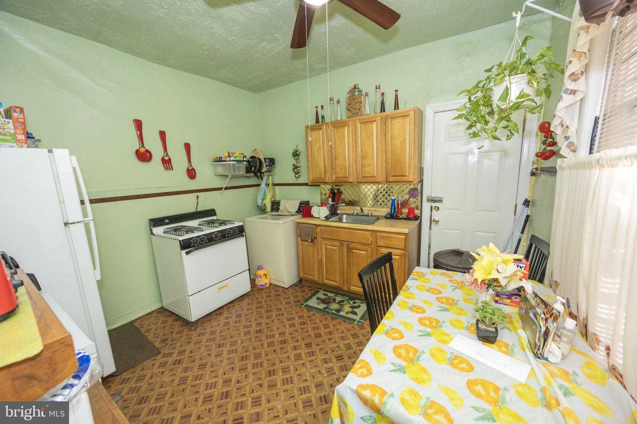 1216 W Somerset St photo 9