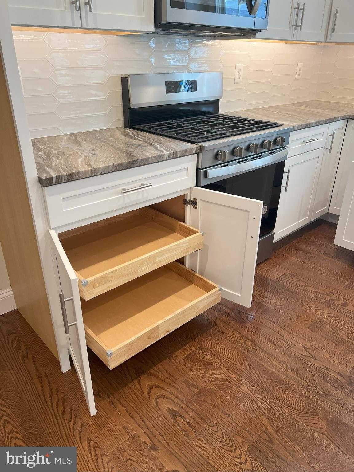 1714 Botanical CT photo 17