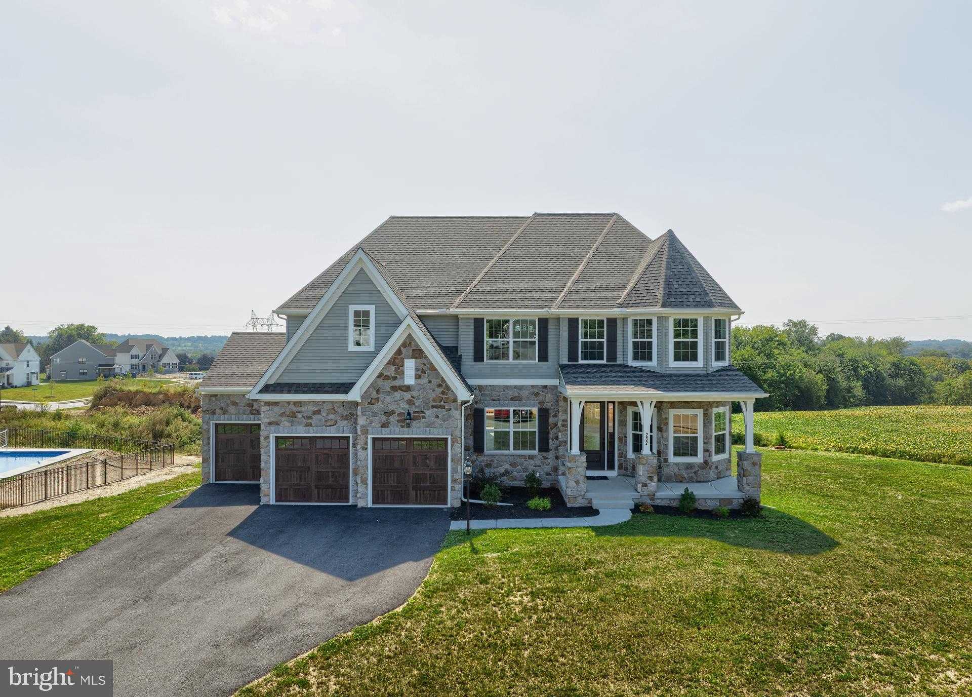 610 E Tolna Rd photo 5