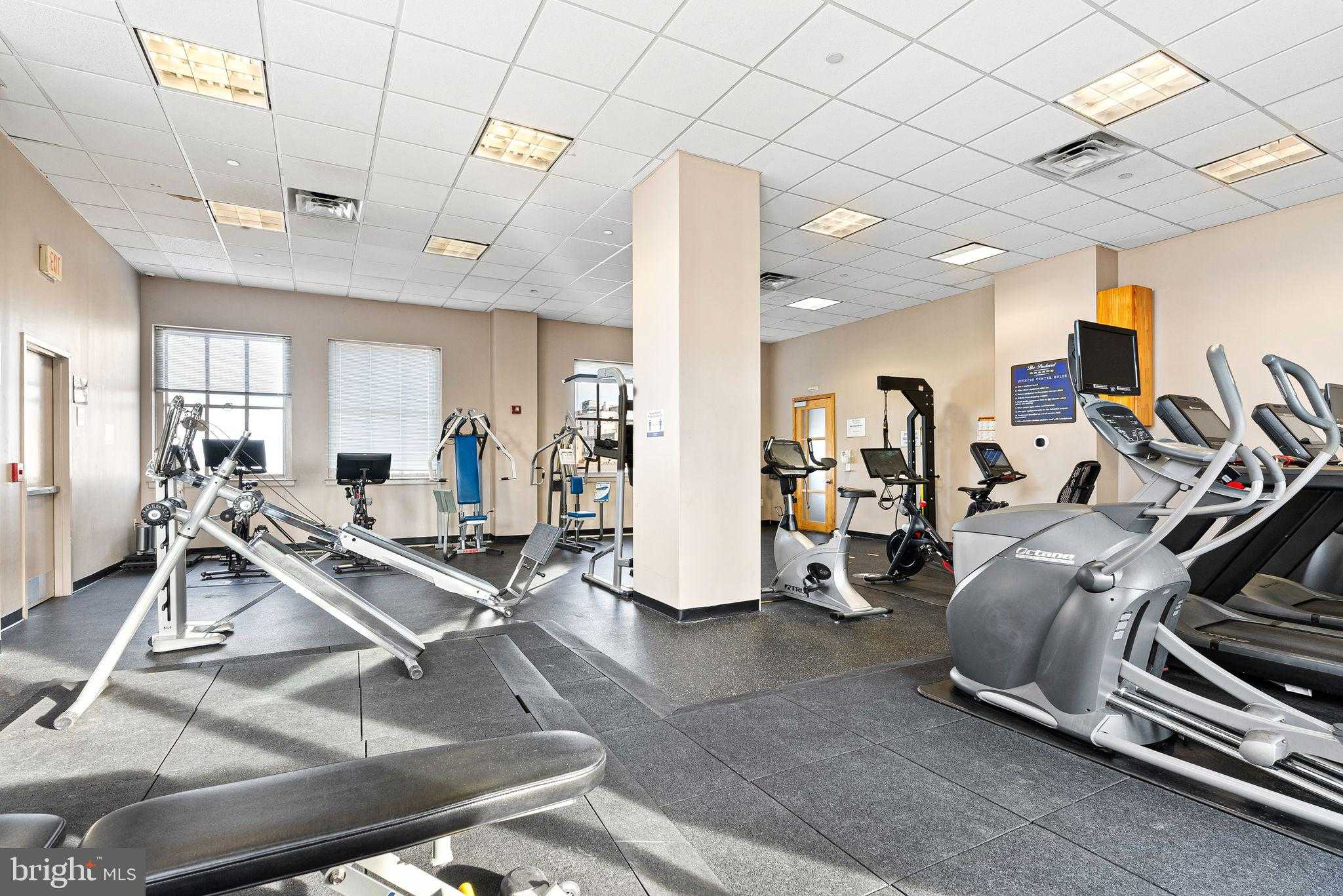 111 S 15th St Apt 1810 photo 18