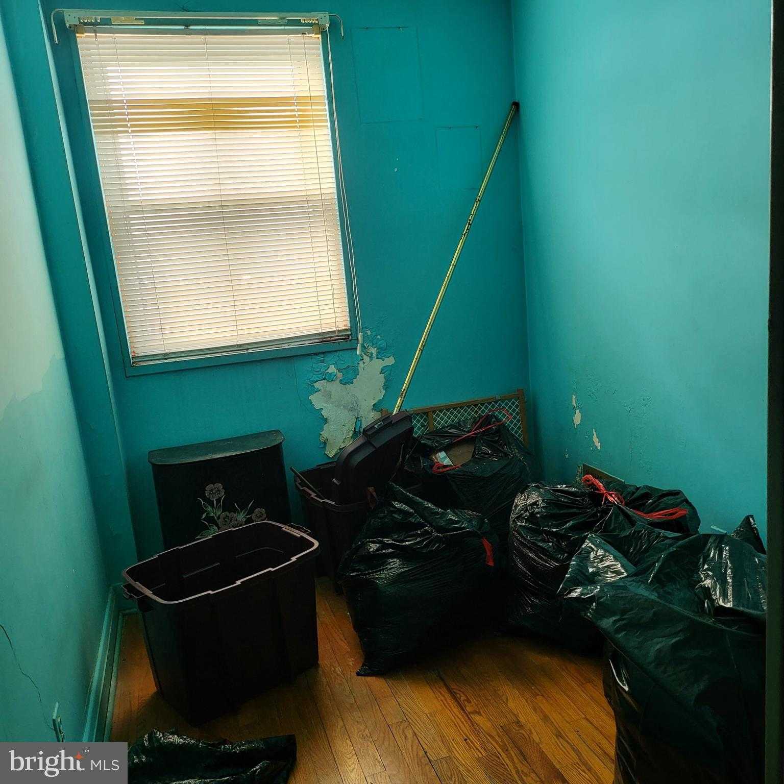 1212 N Augusta Ave photo 3