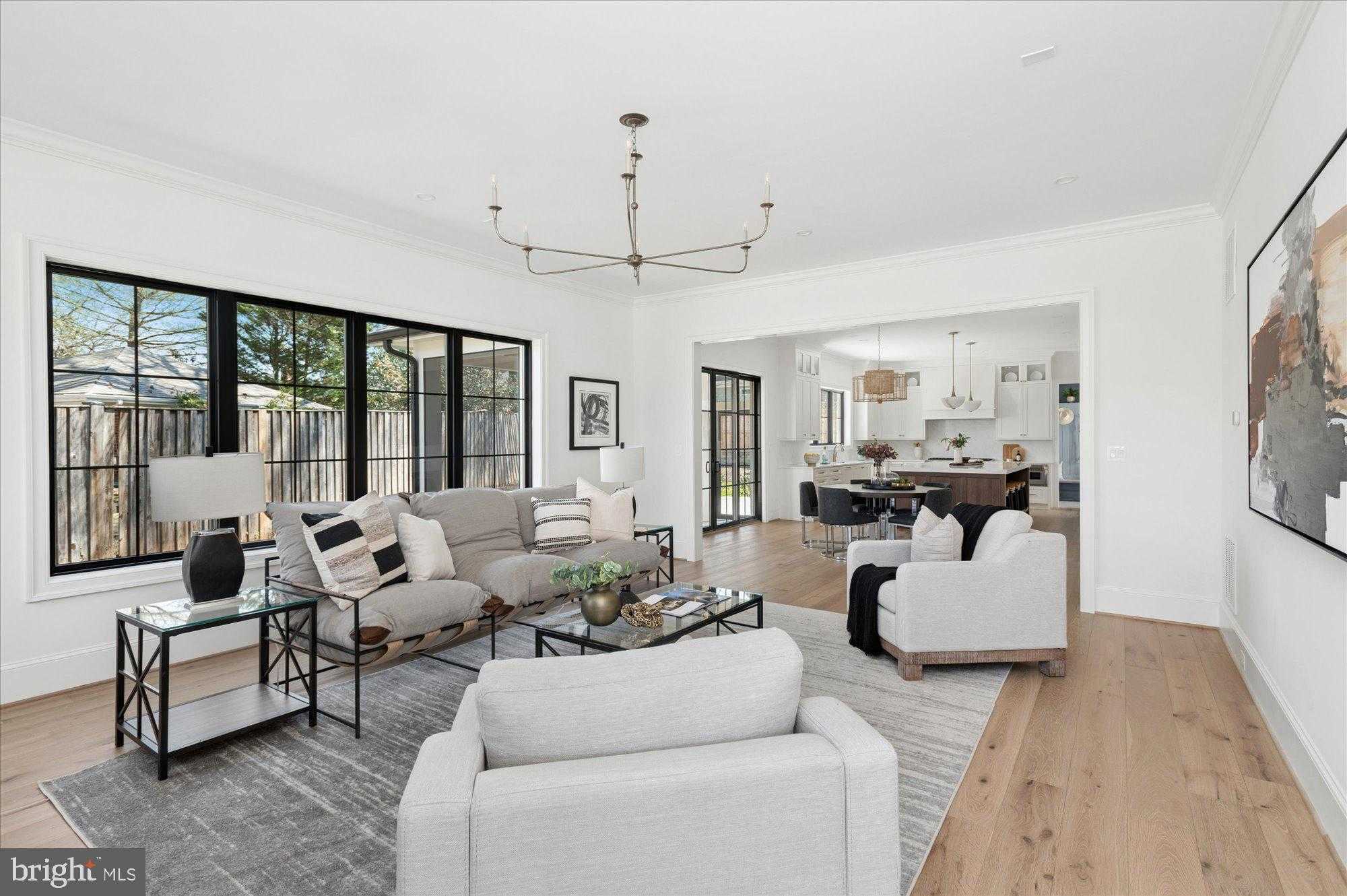 2400 N Lincoln St photo 34