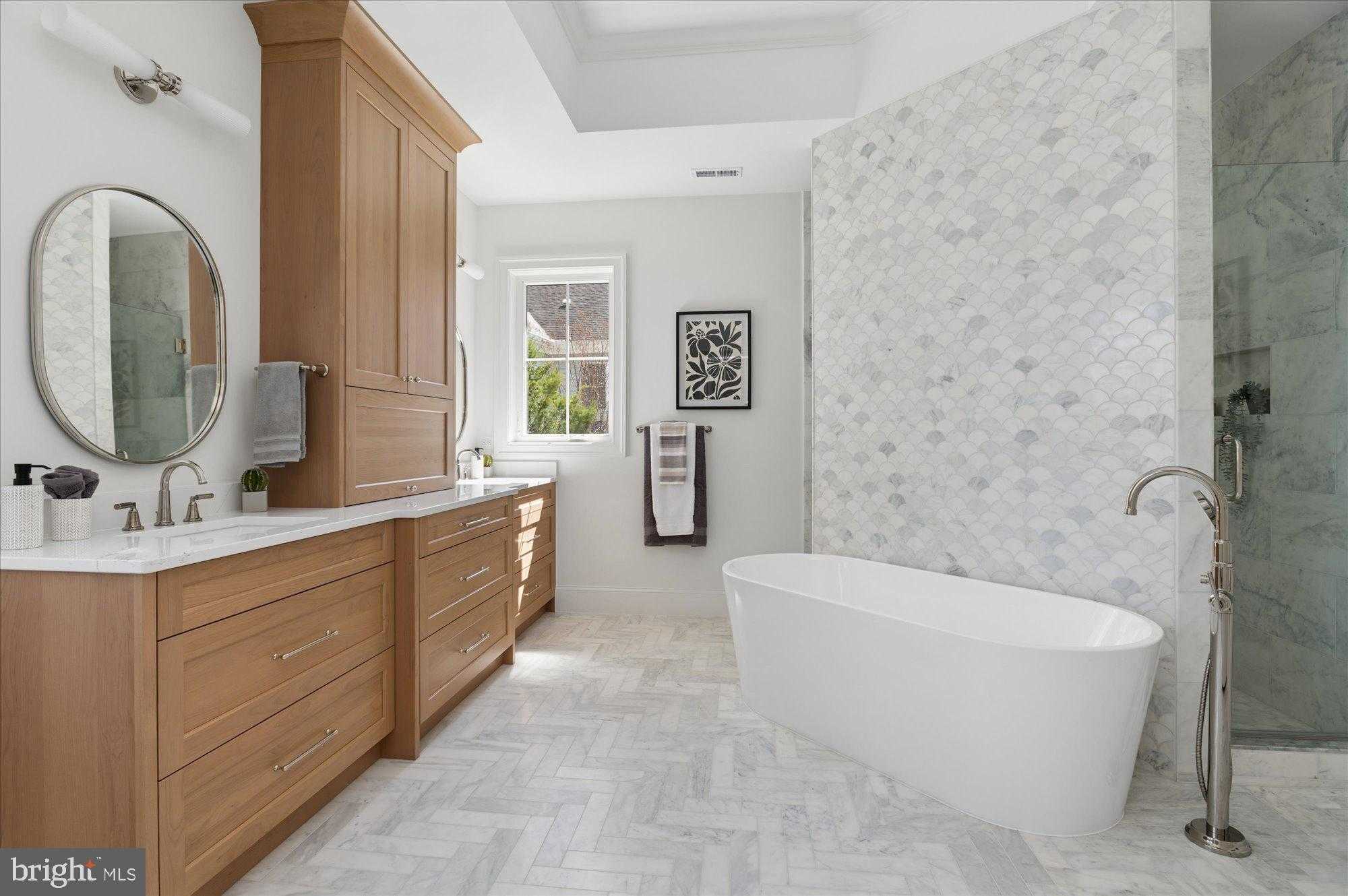 2400 N Lincoln St photo 42