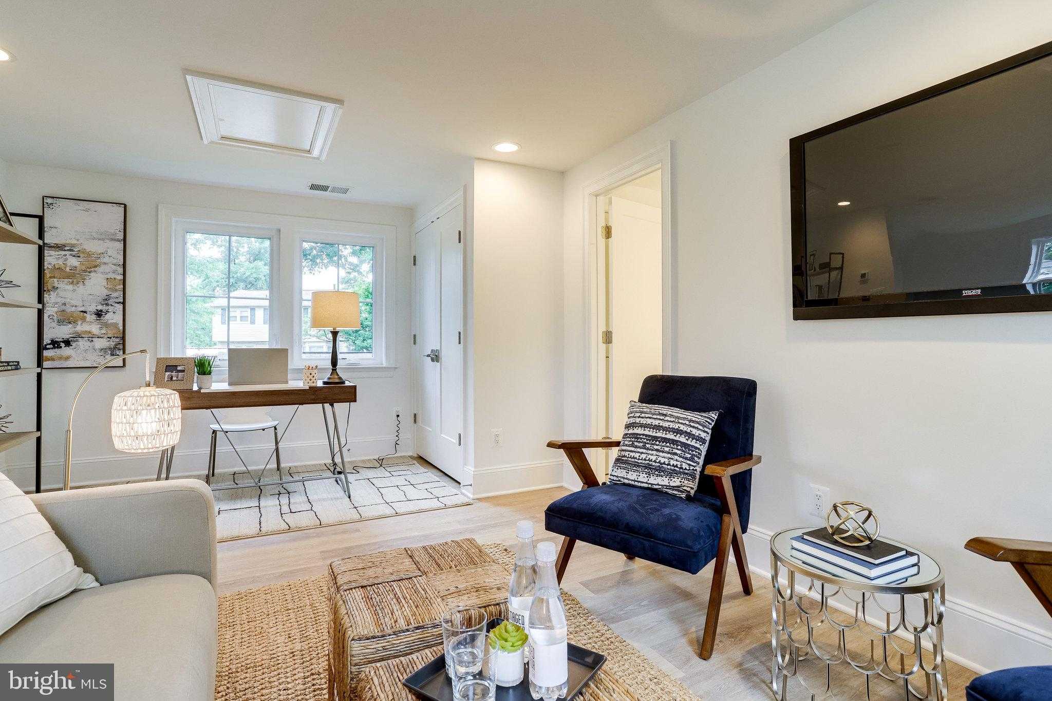 1933 N Van Buren St photo 74