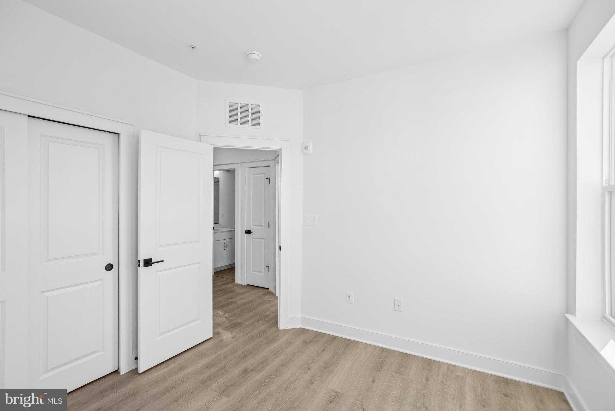 118B Locke St photo 5