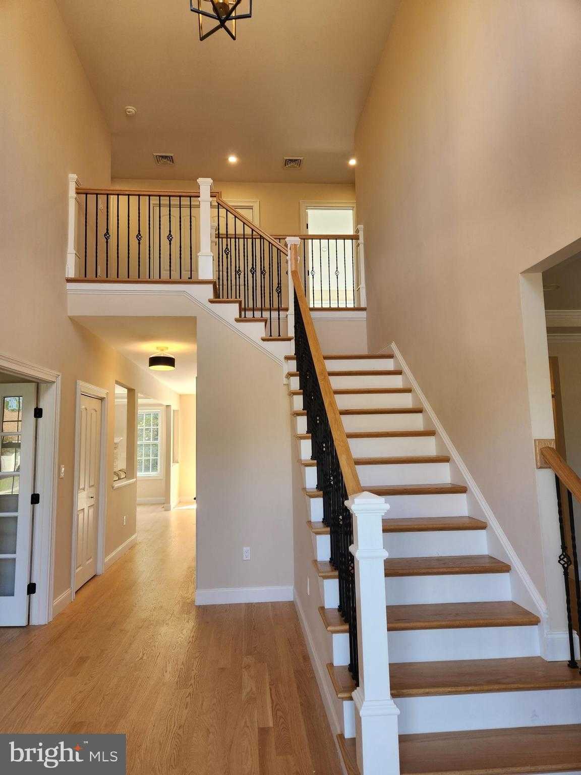 240 Banyan Dr photo 4