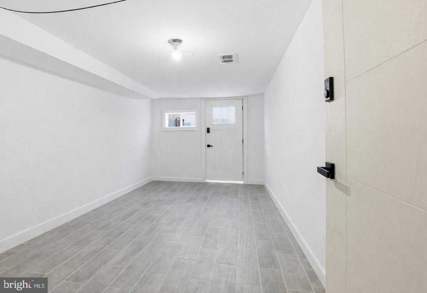 1633 S 59th St photo 28