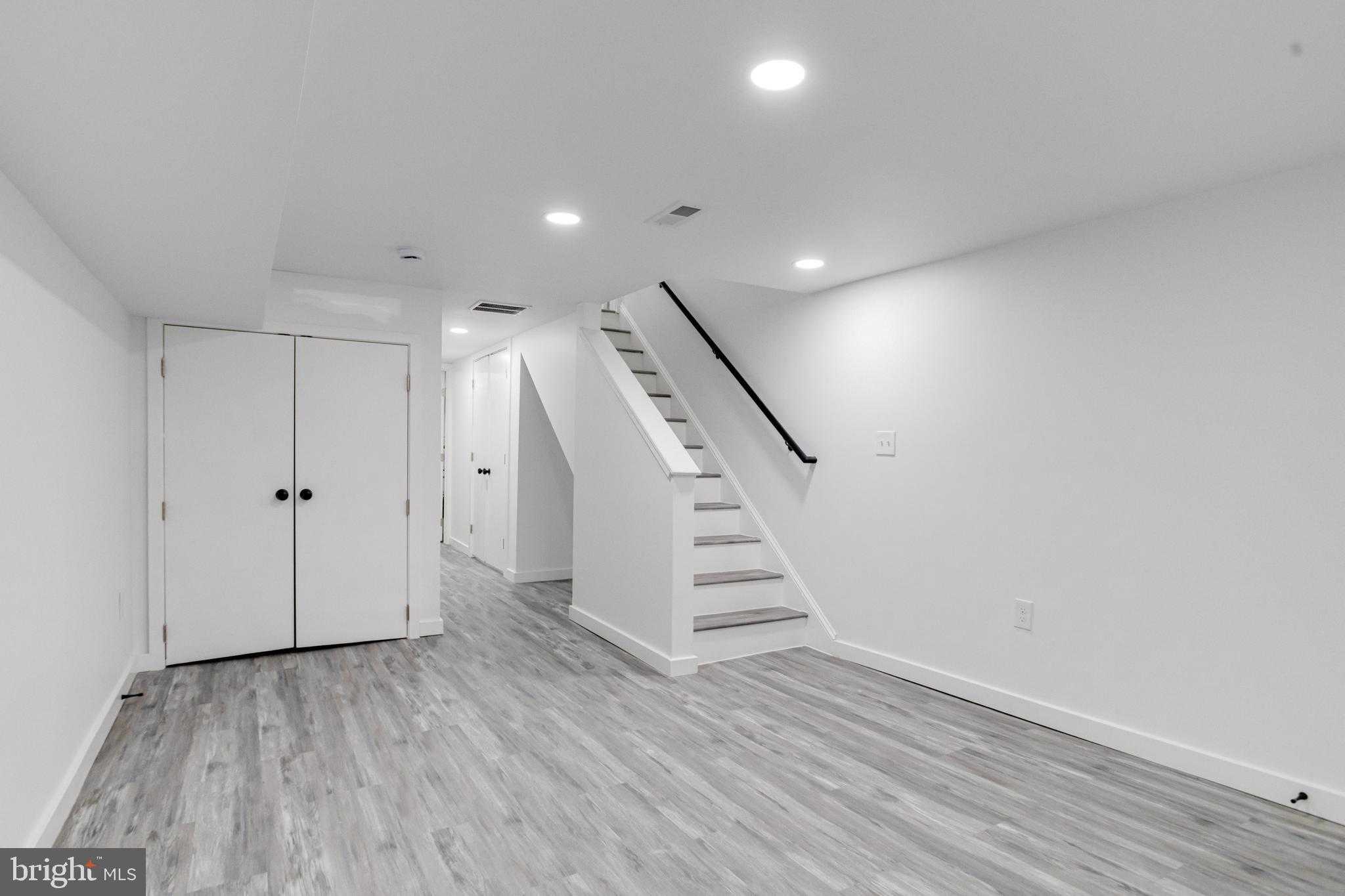 1419 E Lanvale St photo 28