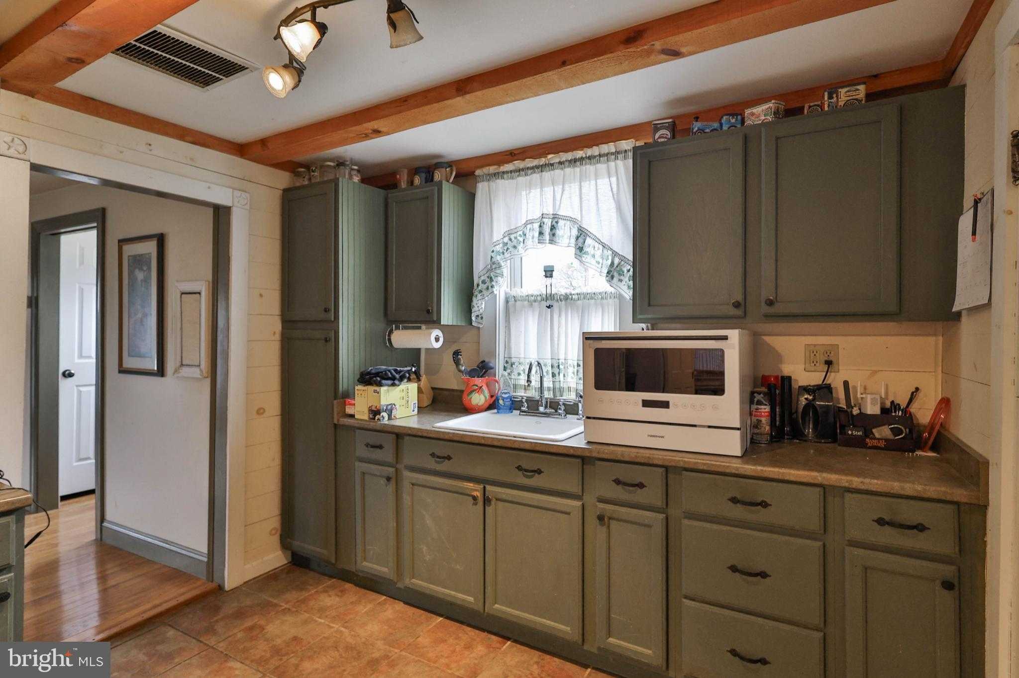 3756 Huckleberry Rd photo 18