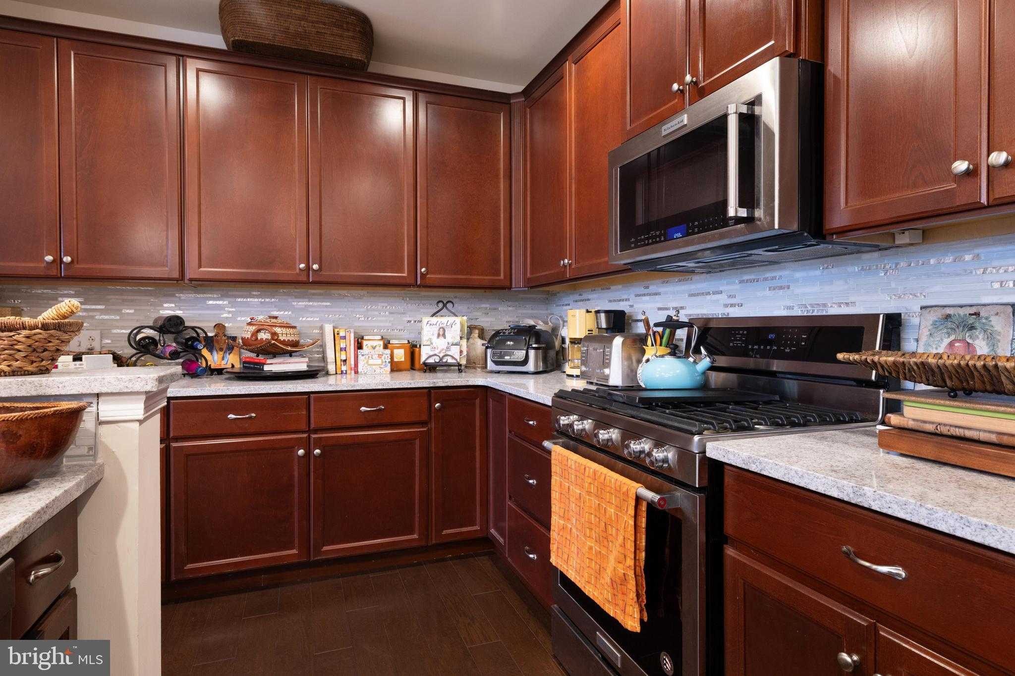 506 Carson Ter photo 2