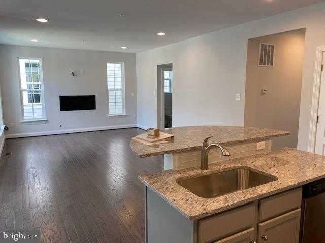 6710 Camden St photo 7