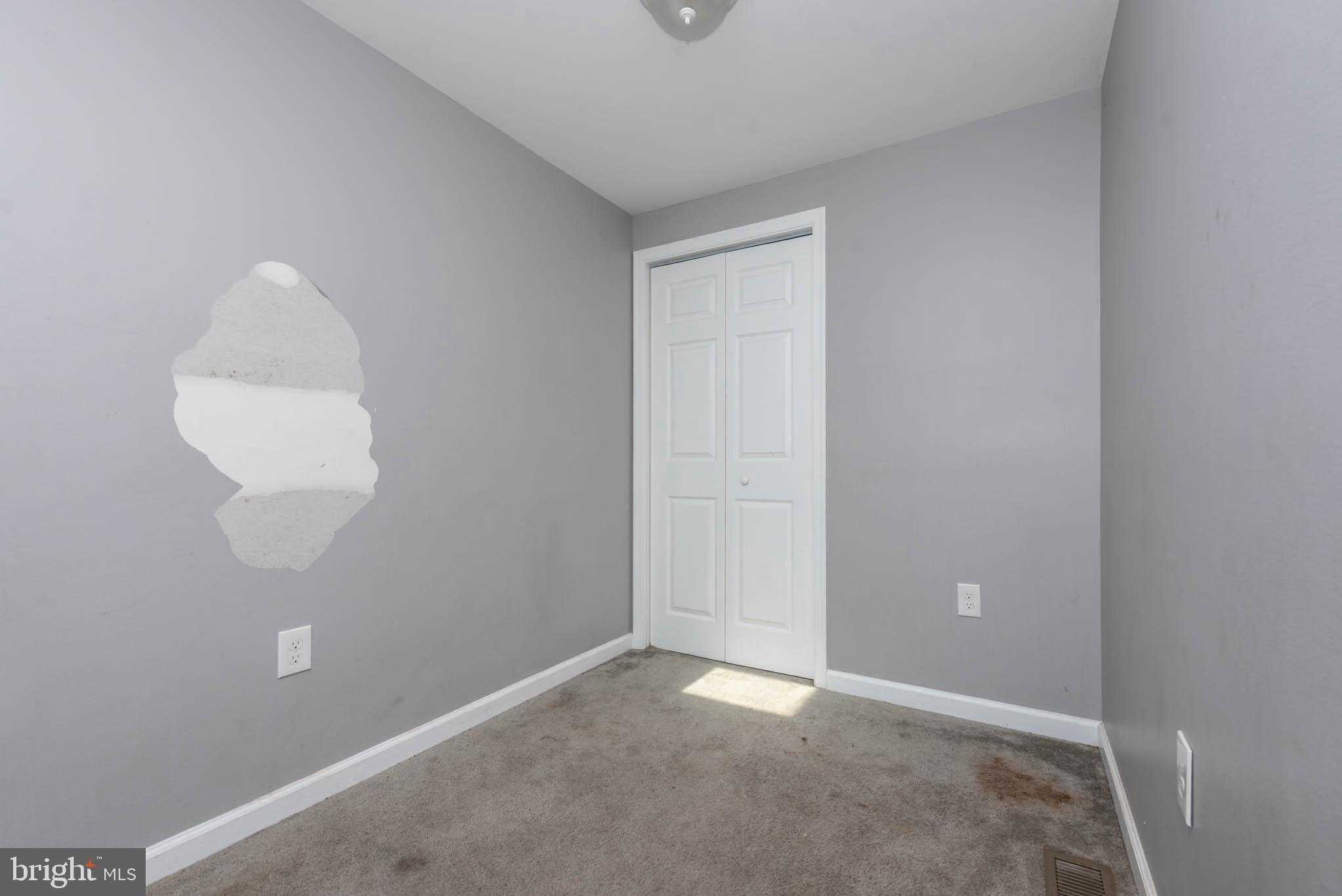 2110 E Hoffman St photo 19