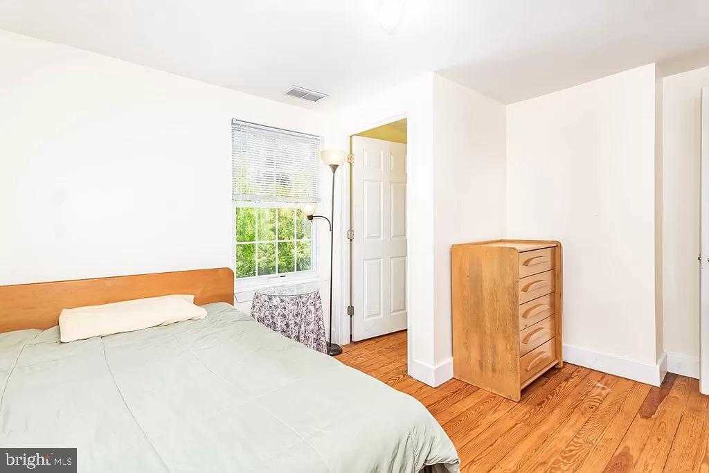 24171 Adelaide St photo 16