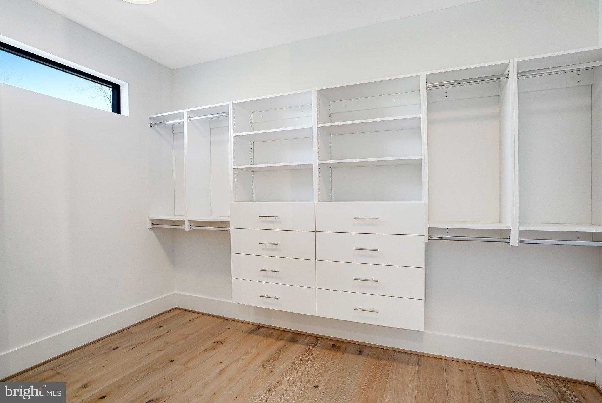 3946 N Dumbarton St photo 43