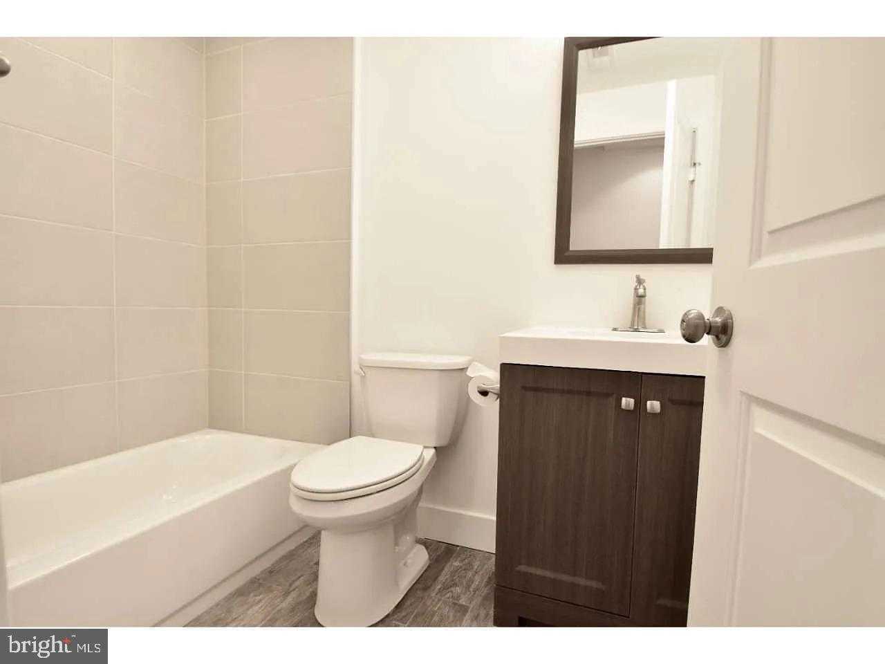 1211 N Franklin St photo 15