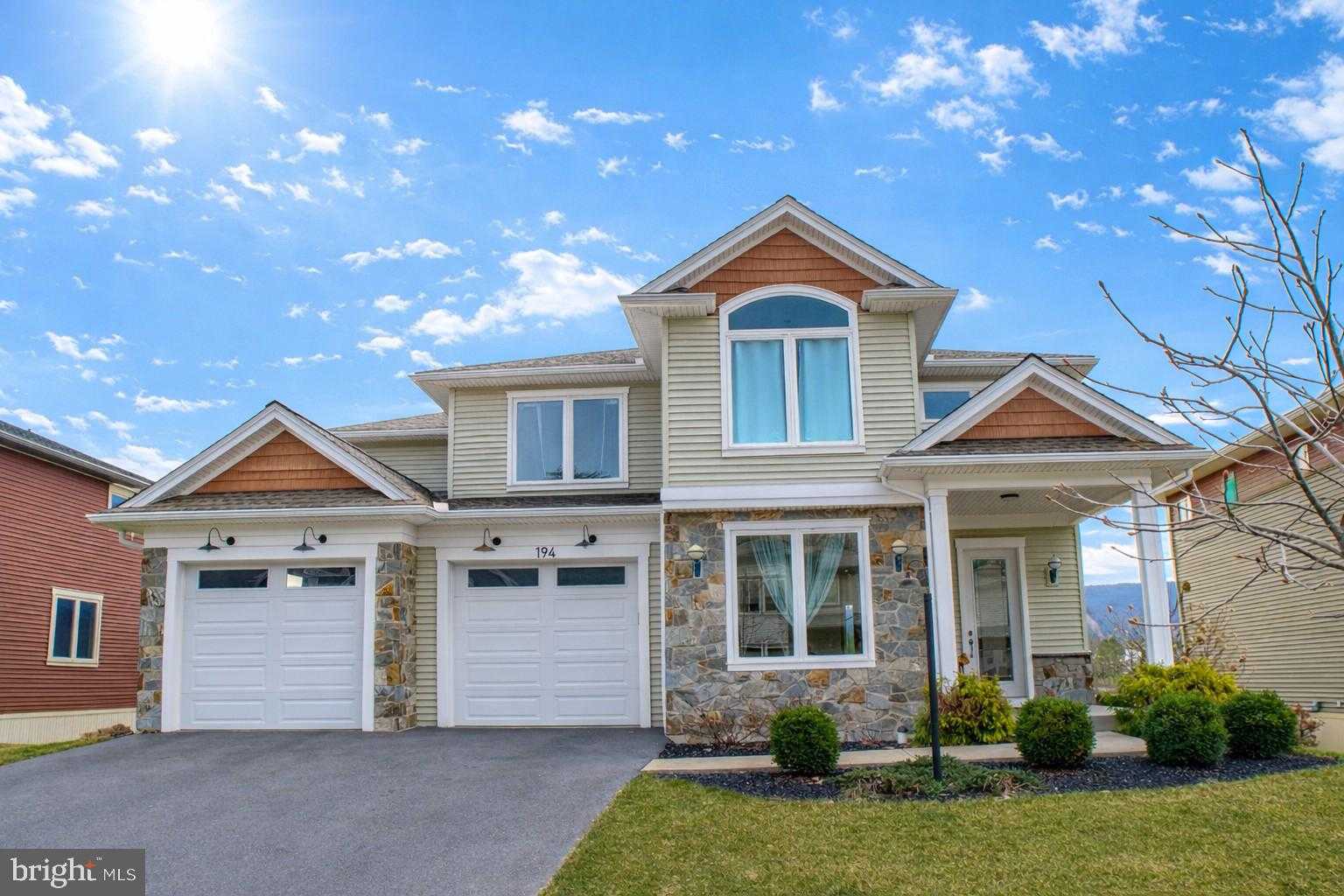 194 Derek Dr, Boalsburg