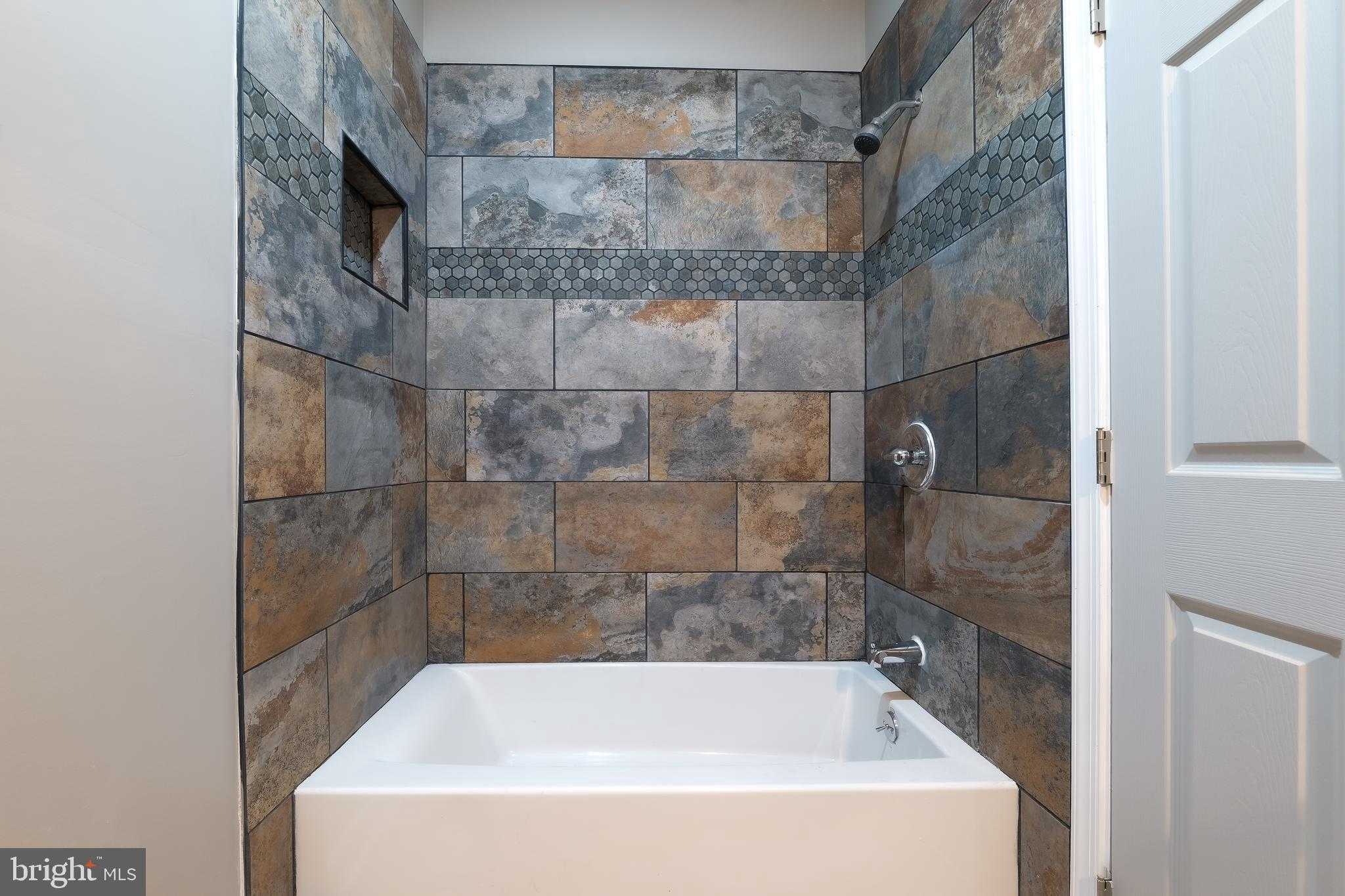 3410 W Franklin St photo 19